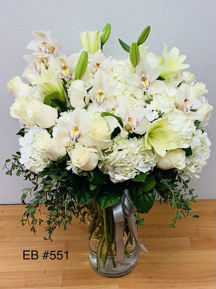 CLASSIC WHITE BLOOMS