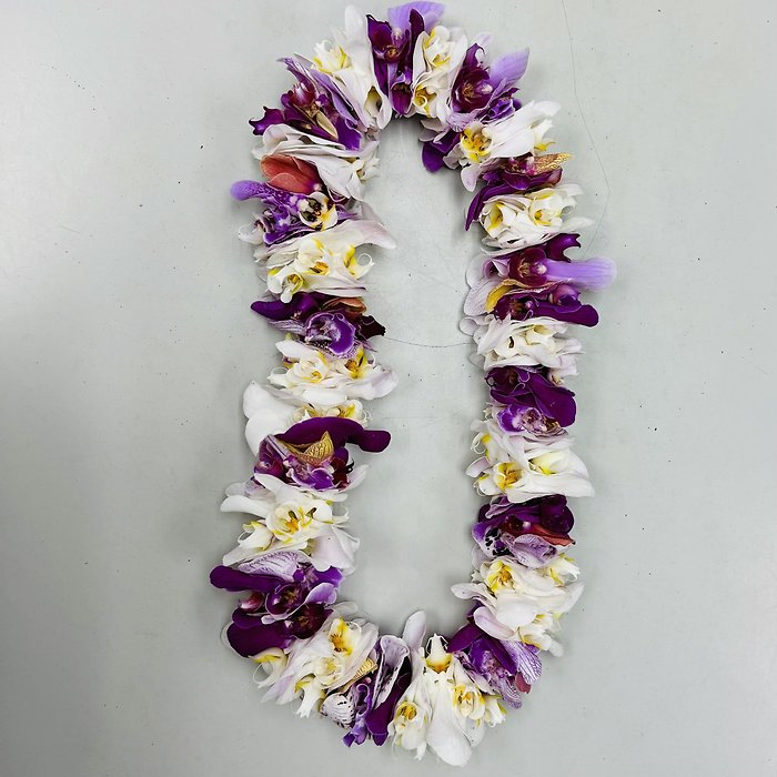 PHALAENOPSIS ORCHID LEI