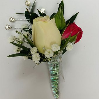 KEN BABY SPRAY ROSE BOUTONNIERE